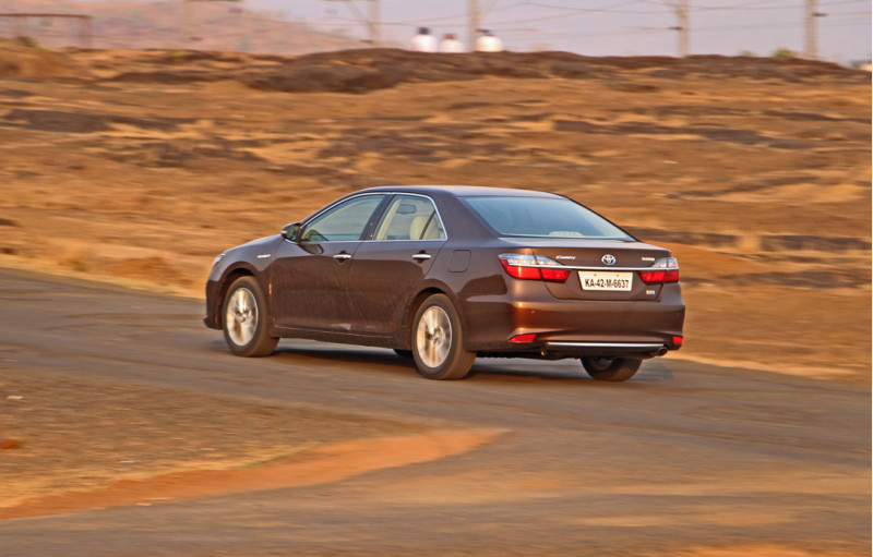 Toyota Camry Hybrid Images 32